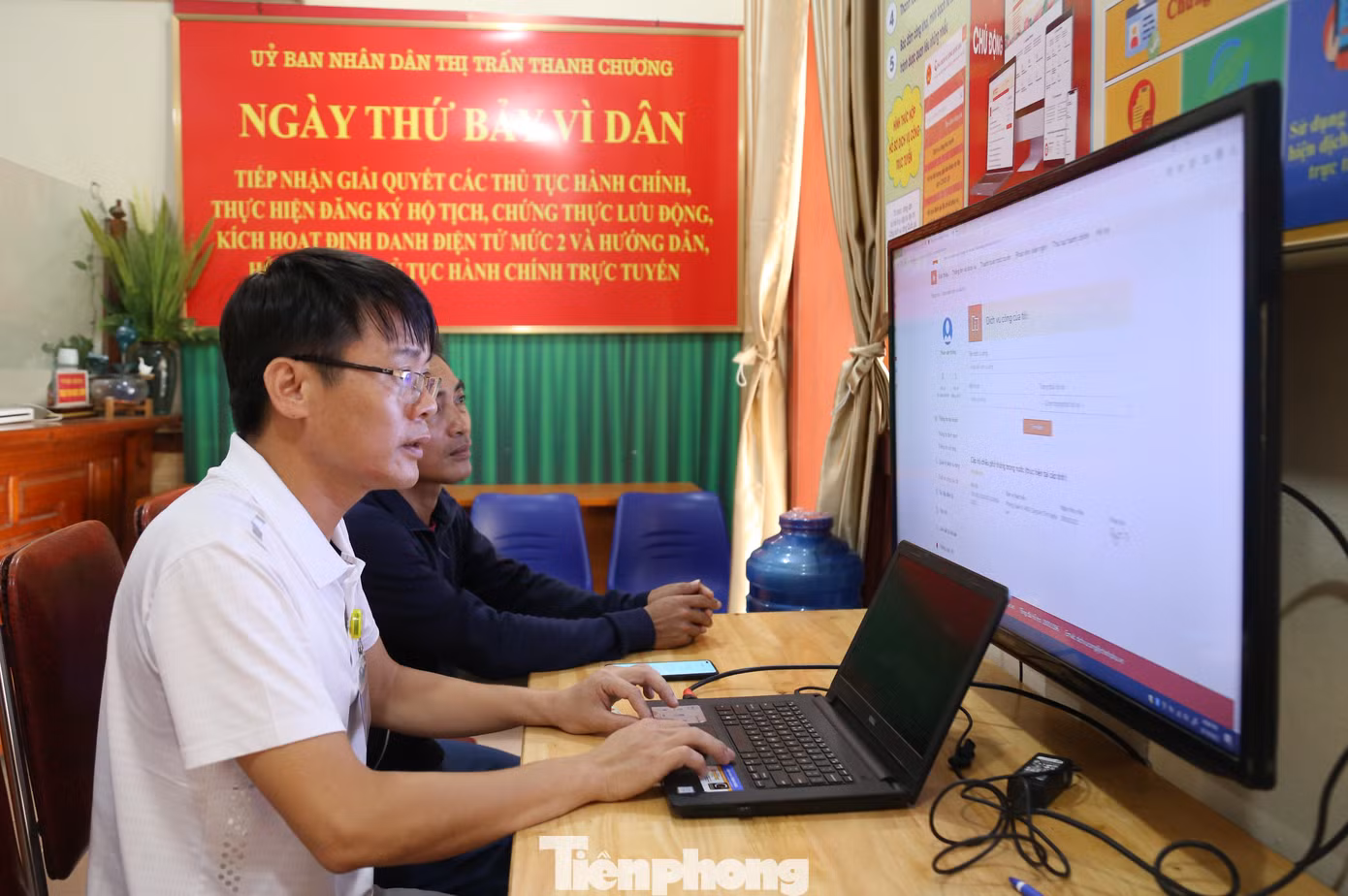 100% cán bộ UBND thị trấn Thanh Chương làm việc ngày thứ bảy phục vụ nhân dân.