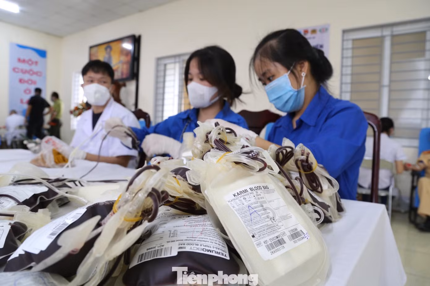 Bí thư Tỉnh đoàn Nghệ An Lê Văn Lương chia sẻ: “Với thông điệp “Mỗi giọt máu cho đi – Một cuộc đời ở lại”, BTV Tỉnh đoàn kêu gọi mỗi đoàn viên, thanh niên có đủ sức khỏe hãy xung kích hiến máu tình nguyện, thể hiện tinh thần trách nhiệm của bản thân với cộng đồng, xã hội, góp phần khắc phục tình trạng khan hiếm nguồn máu hiện nay”. Kết thúc buổi sáng, chương trình thu về hơn 700 đơn vị máu.