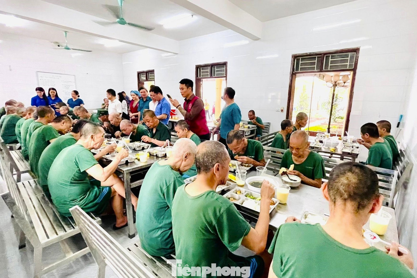 Giao lưu, tổ chức bữa cơm tri ân tại Trung tâm Điều dưỡng Tâm thần kinh Nghệ An.