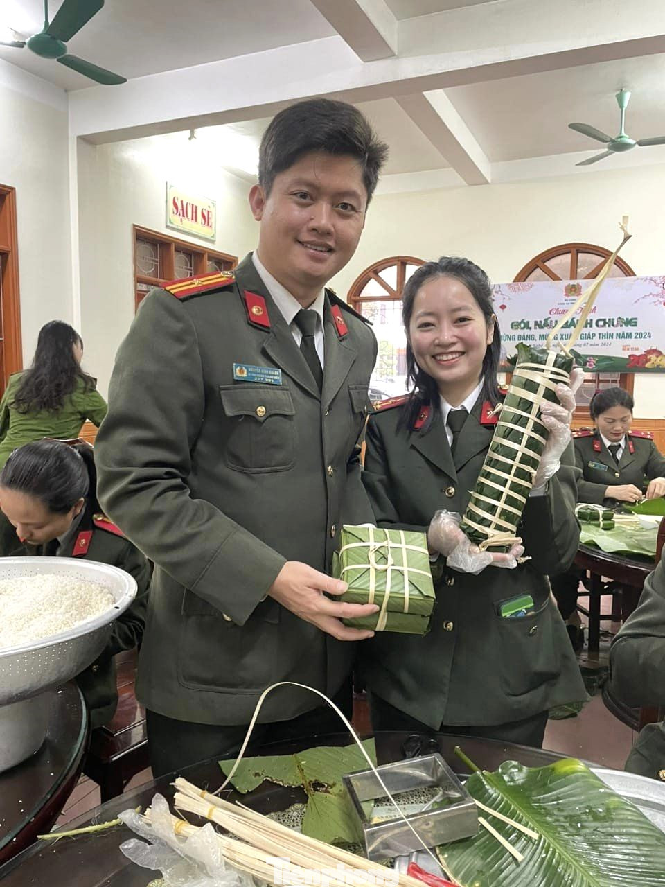 Thành quả là những chiếc bánh chưng vuông vức, đầy đặn...