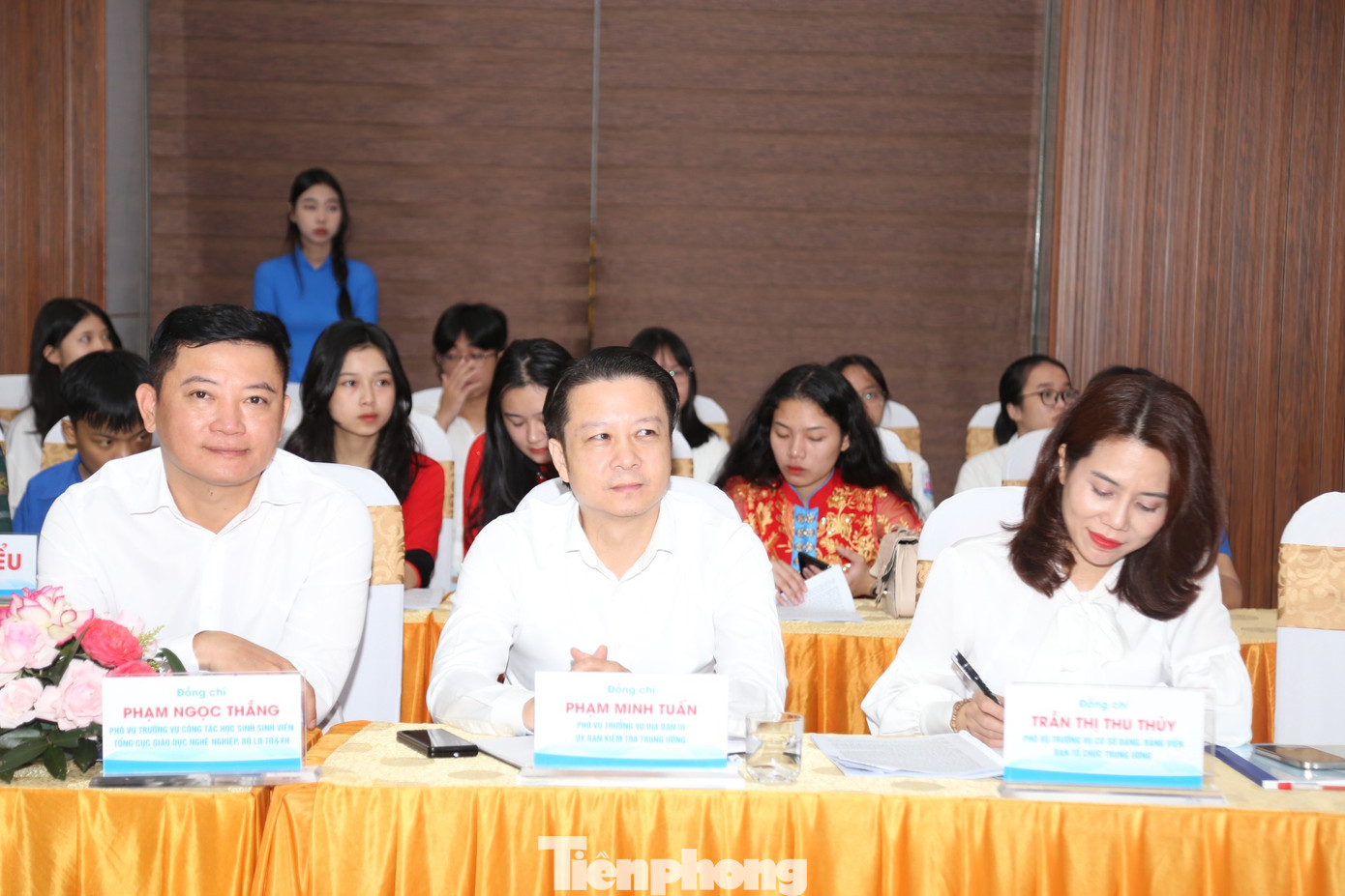 Các đại biểu tham dự diễn đàn