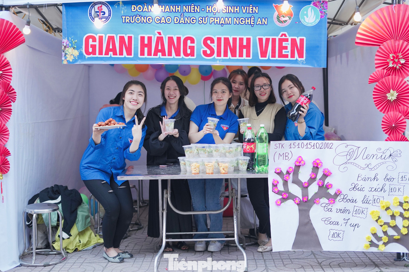 Gian hàng sinh viên của đoàn viên thanh niên trường Cao đẳng sư phạm Nghệ An