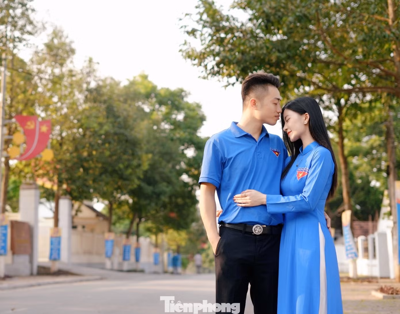 Cặp đôi Văn Minh, Tâm Đan lựa chọn áo Đoàn làm một trong những trang phục chụp ảnh cưới của mình.
