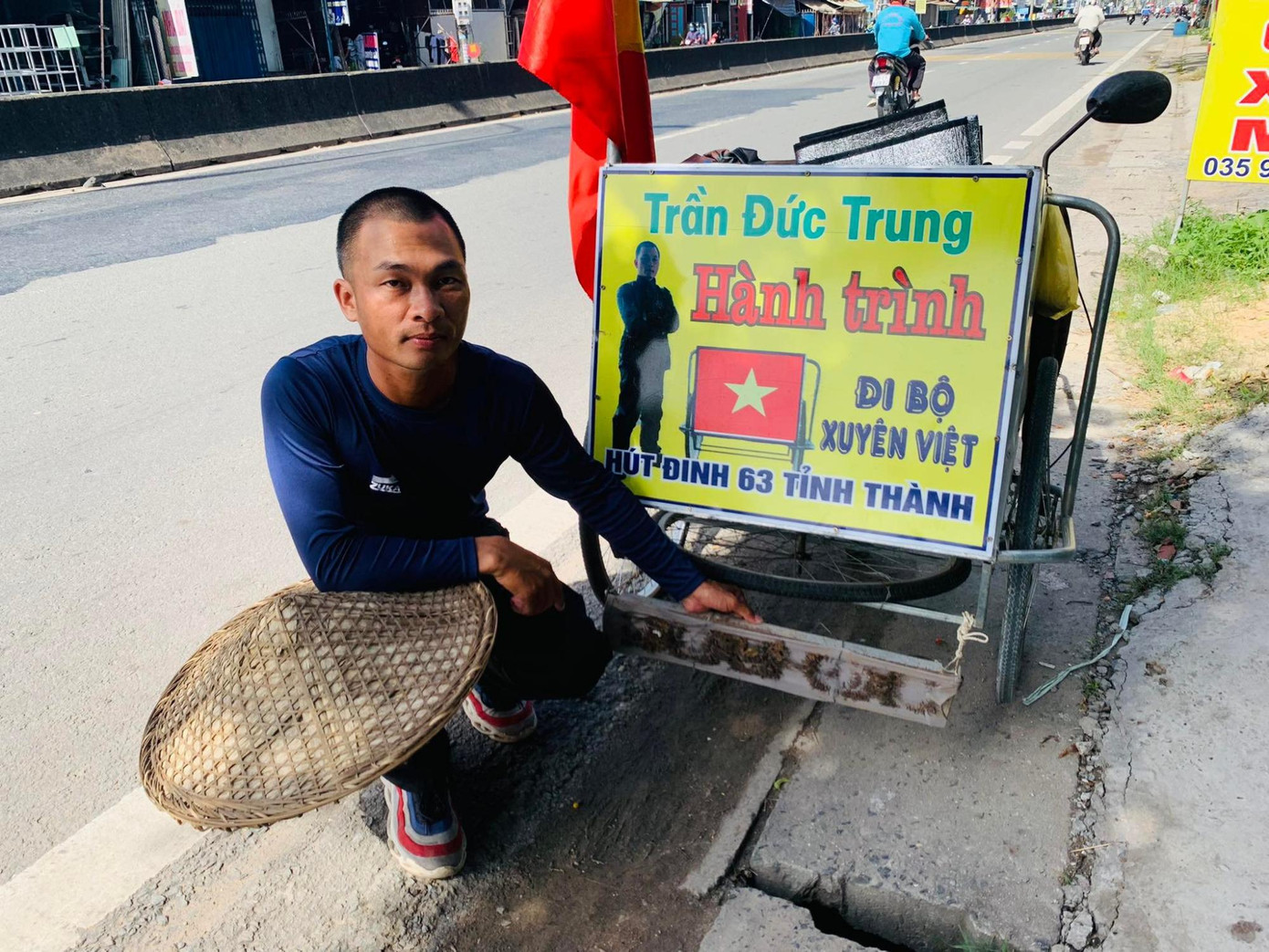 Số lượng đinh, sắt vụn trên các tuyến đường bị hút vào nam châm gắn dưới gầm xe của anh Trung.