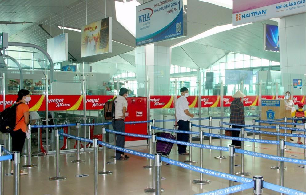 Sân bay Vinh siết chặt các biện pháp phòng chống dịch sau khi có 2 ca mắc COVID-19 tại Hà Tĩnh