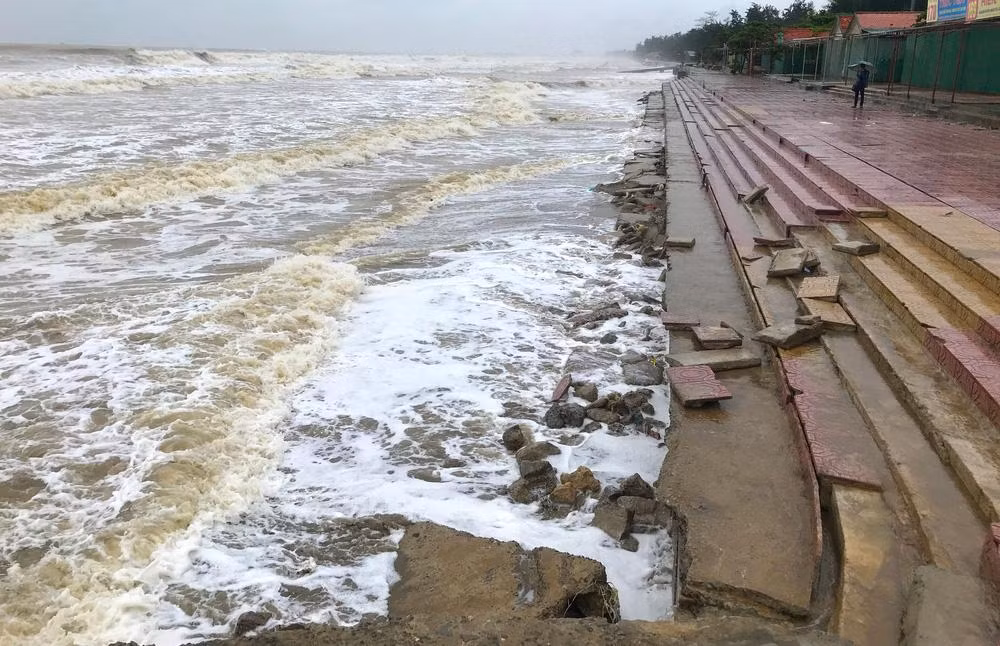 Năm 2020, nhiều bờ kè của biển Cửa Lò bị hư hỏng do mưa bão.
