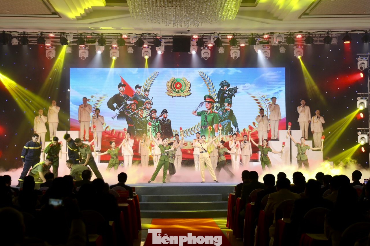 Các tiết mục văn nghệ chào mừng.