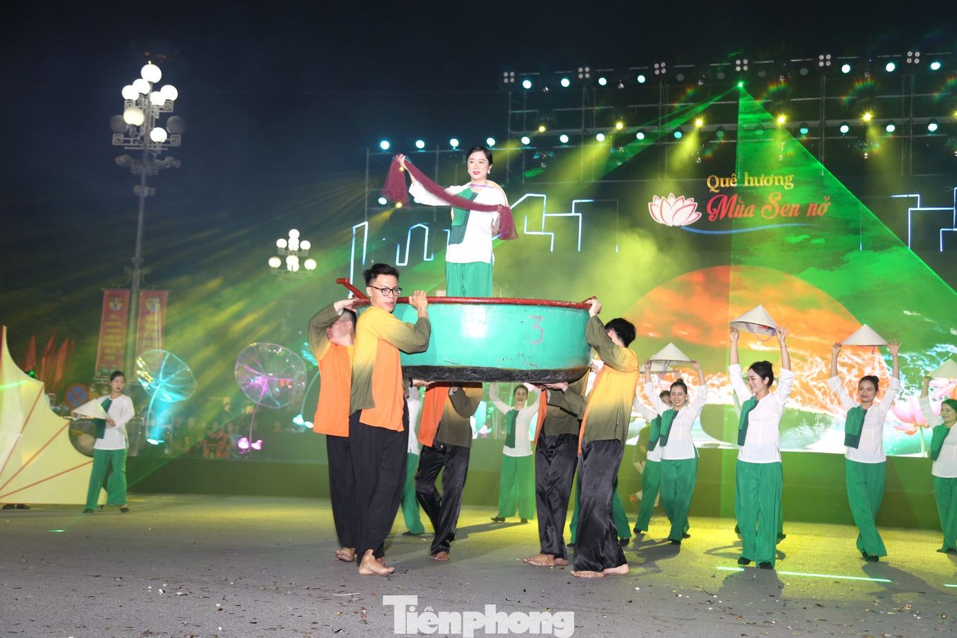 Tiết mục Giọng hò trên biển quê hương.