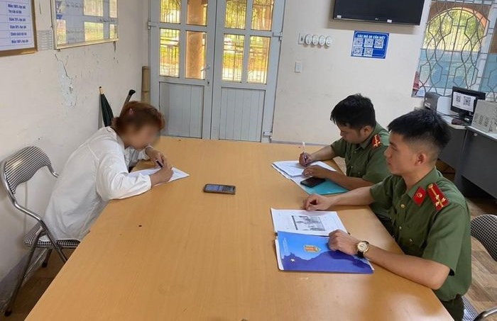 Phòng An ninh chính trị nội bộ, Công an Nghệ An làm việc với nữ sinh T. Phòng An ninh chính trị nội bộ, Công an Nghệ An làm việc với nữ sinh T.