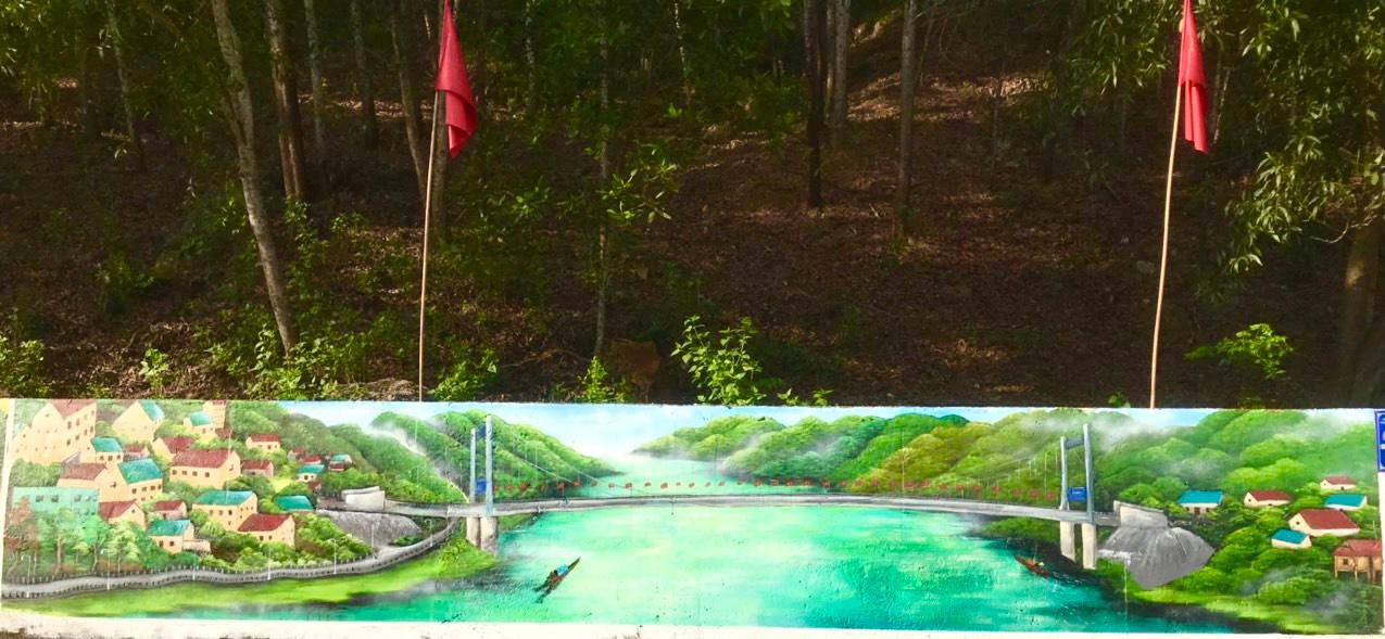 Cầu bản Chắn được tái hiện chân thật qua nét vẽ của các bạn đoàn viên thanh niên vùng cao Nghệ An