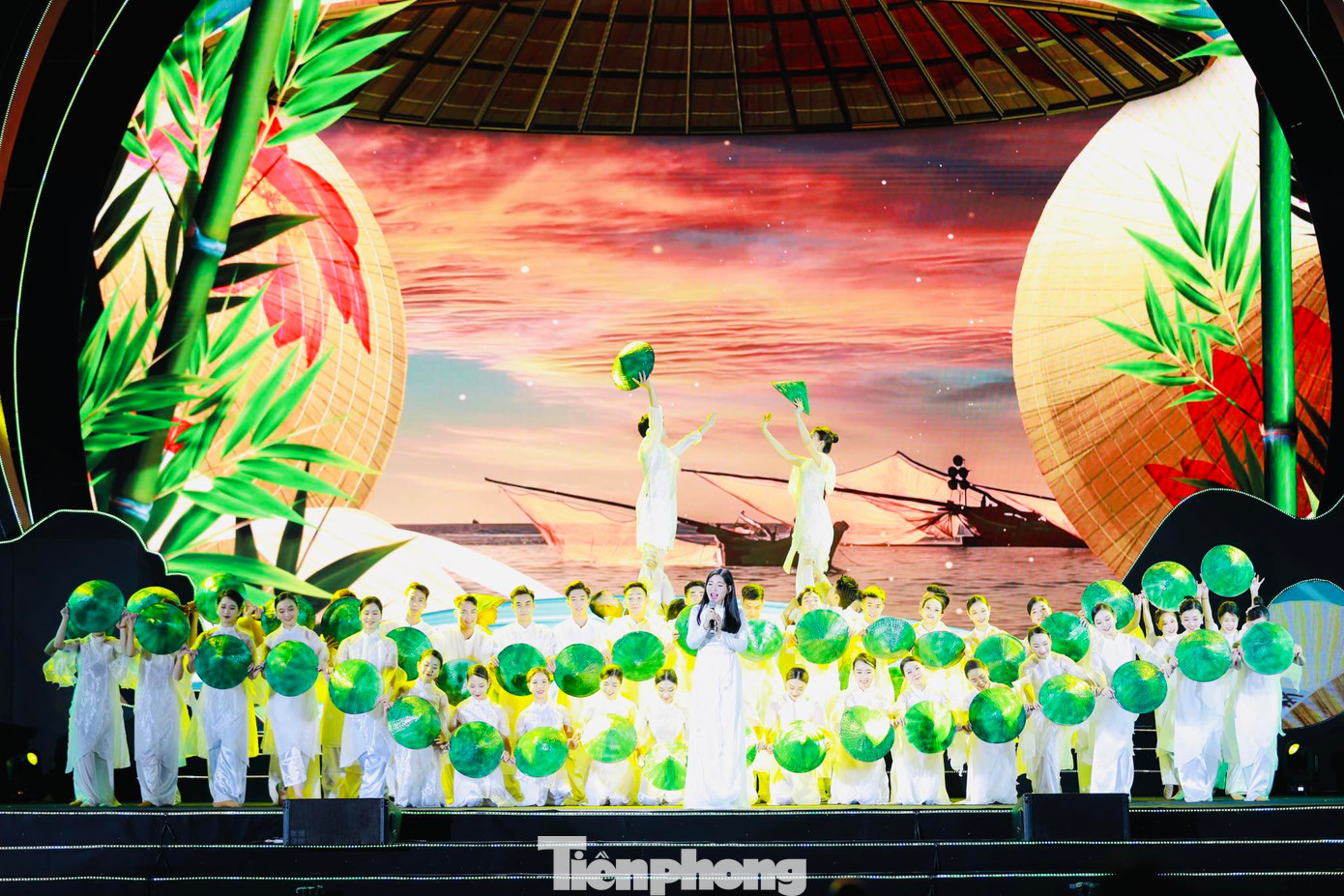 Chương trình khai mạc Festival Dân ca ví, giặm Nghệ Tĩnh gồm 3 chương với 13 tiết mục nghệ thuật. Chương trình khai mạc Festival Dân ca ví, giặm Nghệ Tĩnh gồm 3 chương với 13 tiết mục nghệ thuật.