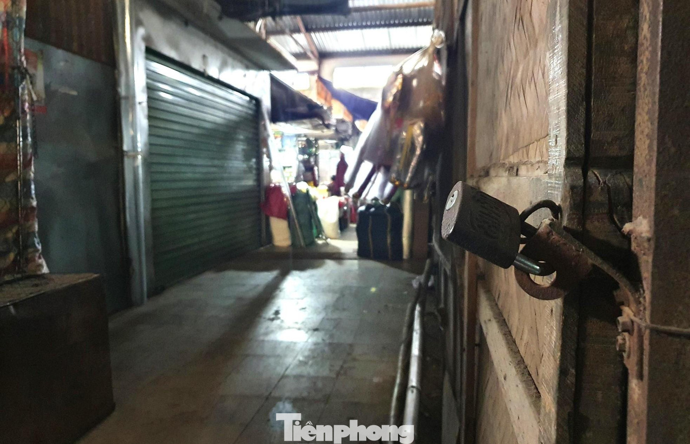 Ra Tết, nhiều ki-ốt vẫn đóng cửa