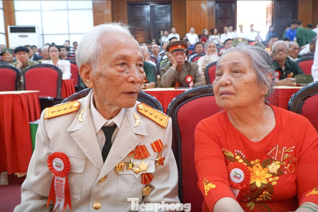 Vợ chồng ông Thanh tại buổi gặp mặt tri ân chiến sĩ Điện Biên, thanh niên xung phong, dân công hỏa tuyến trực tiếp tham gia chiến dịch Điện Biên Phủ do Ủy ban Trung ương Mặt trận Tổ quốc Việt Nam phối hợp với tỉnh Thanh Hóa tổ chức.