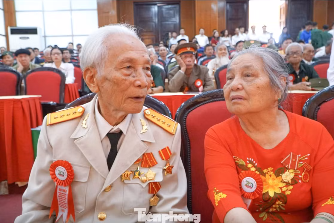 Vợ chồng ông Thanh tại buổi gặp mặt tri ân chiến sĩ Điện Biên, thanh niên xung phong, dân công hỏa tuyến trực tiếp tham gia chiến dịch Điện Biên Phủ do Ủy ban Trung ương Mặt trận Tổ quốc Việt Nam phối hợp với tỉnh Thanh Hóa tổ chức.