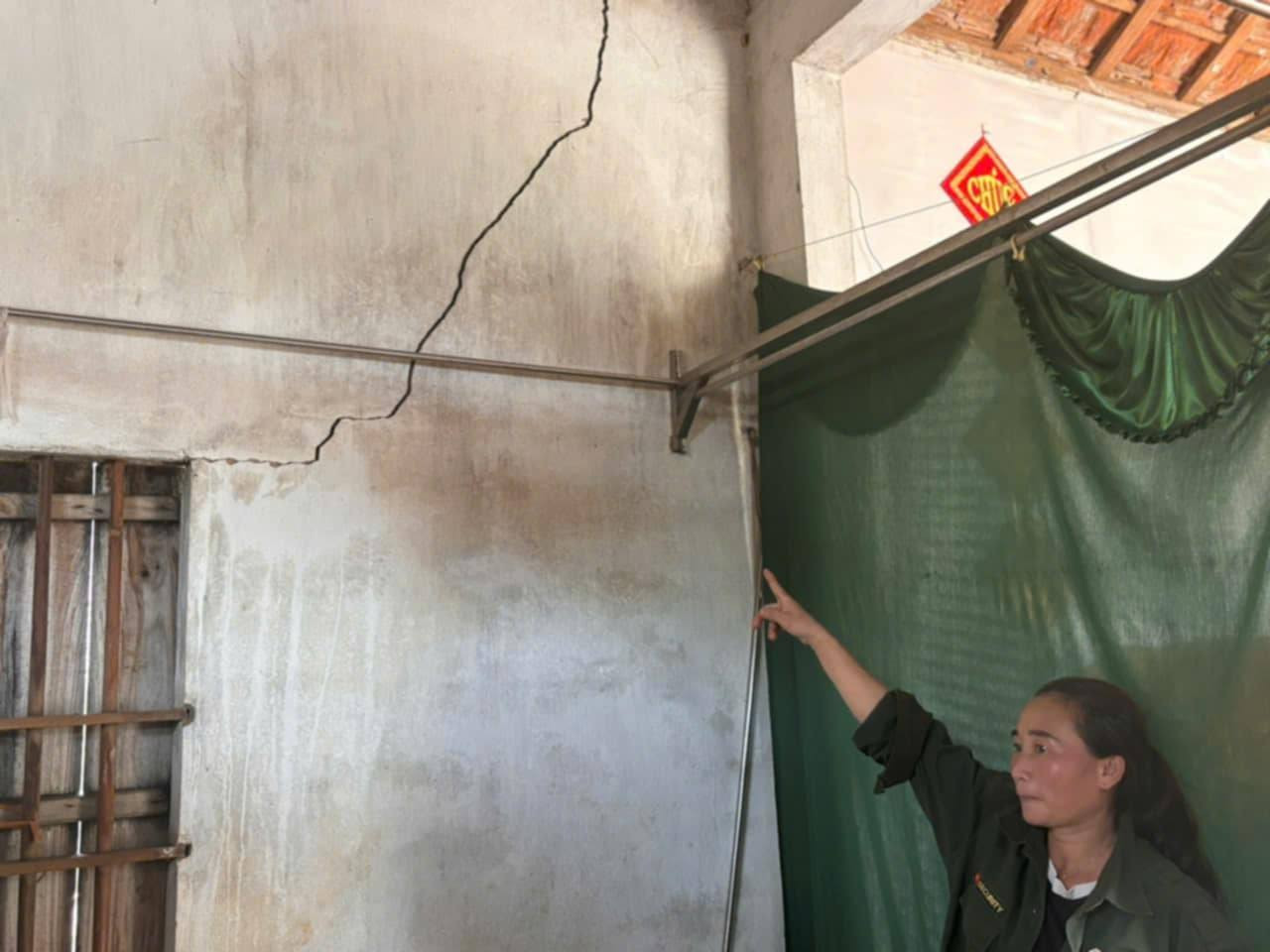 Nhiều nhà dân bị nứt nẻ do hoạt động nổ mìn khai thác đá