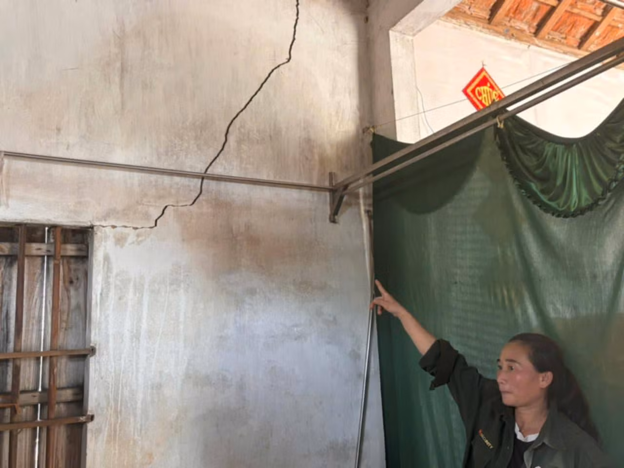 Nhiều nhà dân bị nứt nẻ do hoạt động nổ mìn khai thác đá