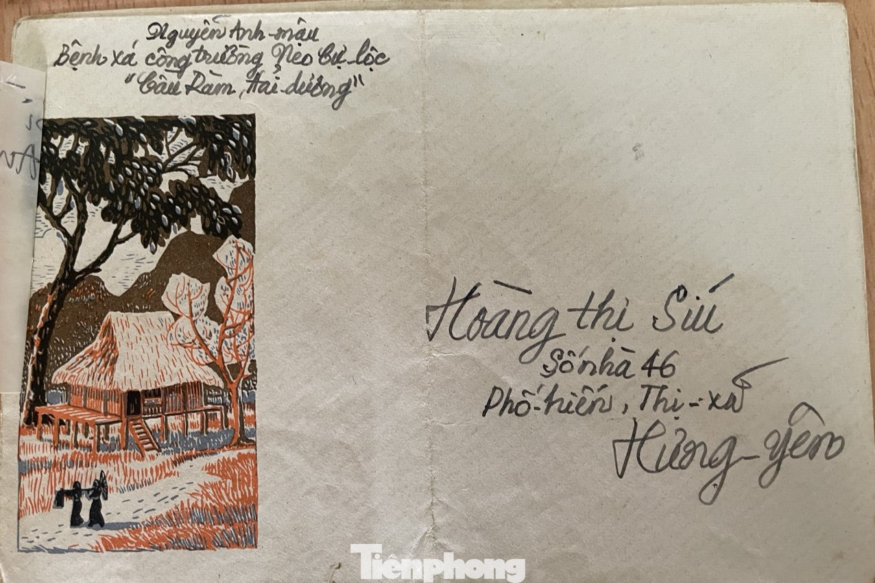 Mỗi phong bì người lính vận tải gửi về đều có một địa chỉ hòm thư riêng, trên cung đường Trường Sơn huyền thoại nơi anh đi qua.