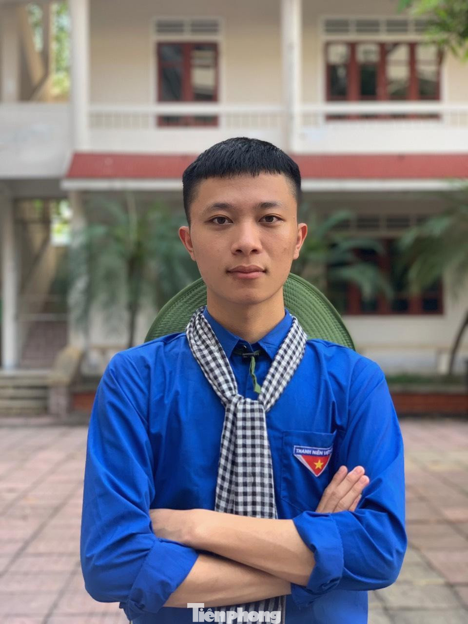 Nguyễn Văn Hoàng sinh viên lớp 60B Báo chí, trường Đại học Vinh