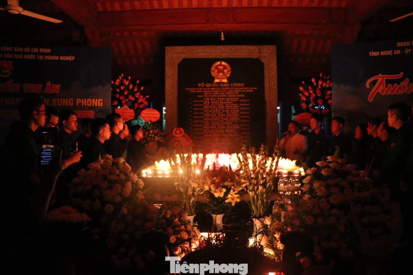 Trang trọng Lễ thắp nến tri ân các anh hùng liệt sỹ của Tuổi trẻ Nghệ An