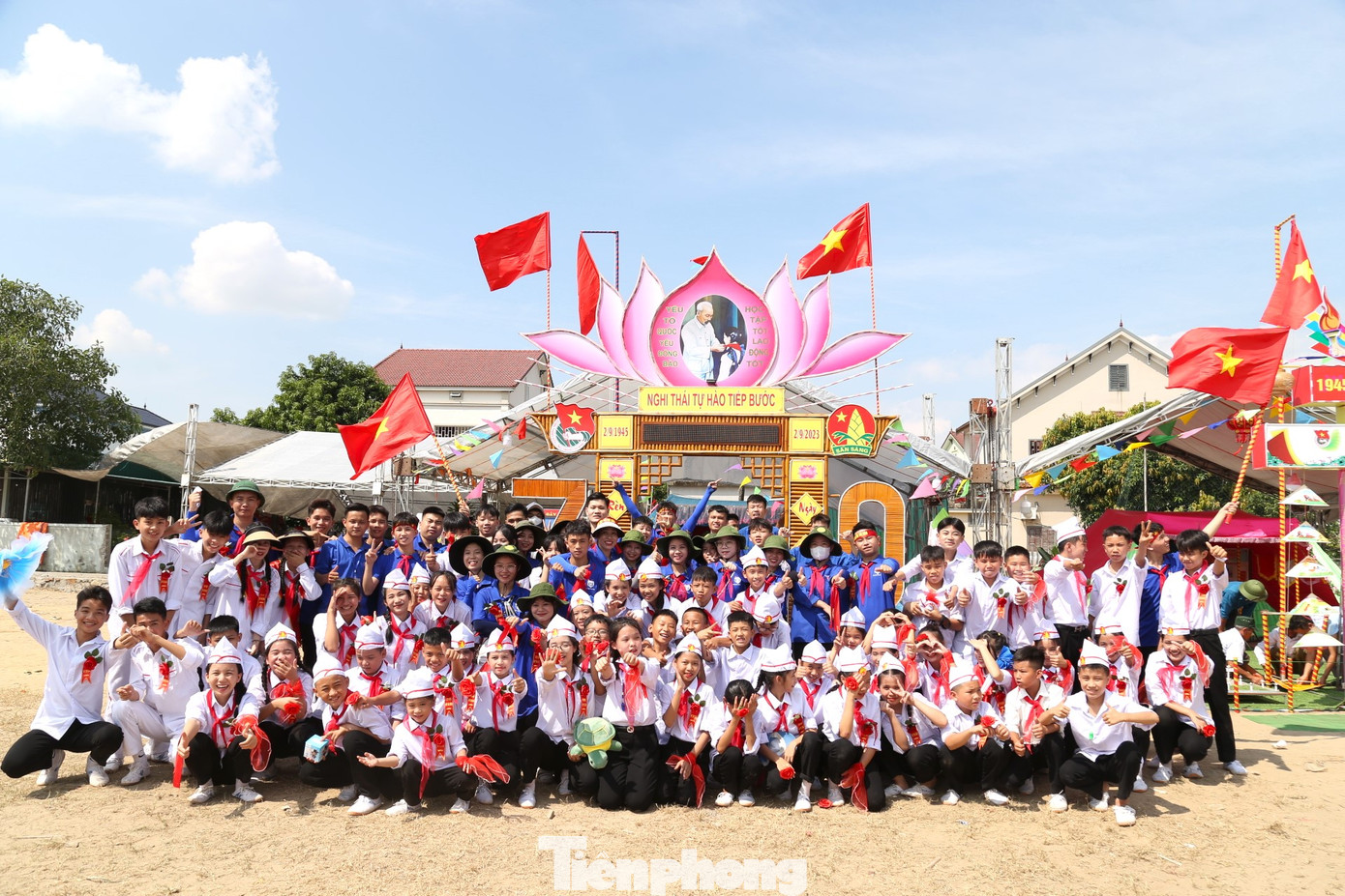 Hội trại xã Nghi Thái được tổ chức 5 năm một lần, là dịp để nghệ nhân, người lao động các làng nghề truyền thống trong xã thi tài qua việc trang trí trại của đơn vị mình.