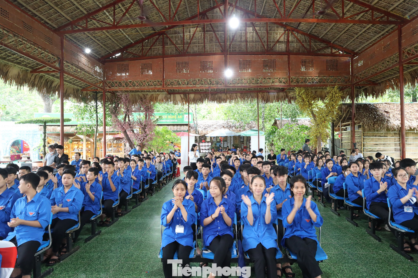 Đoàn viên thanh niên tham gia diễn đàn “Khát vọng cống hiến - Lẽ sống thanh niên” và Tuyên dương Thanh thiếu nhi tiêu biểu làm theo Bác năm 2023. Ảnh: TH