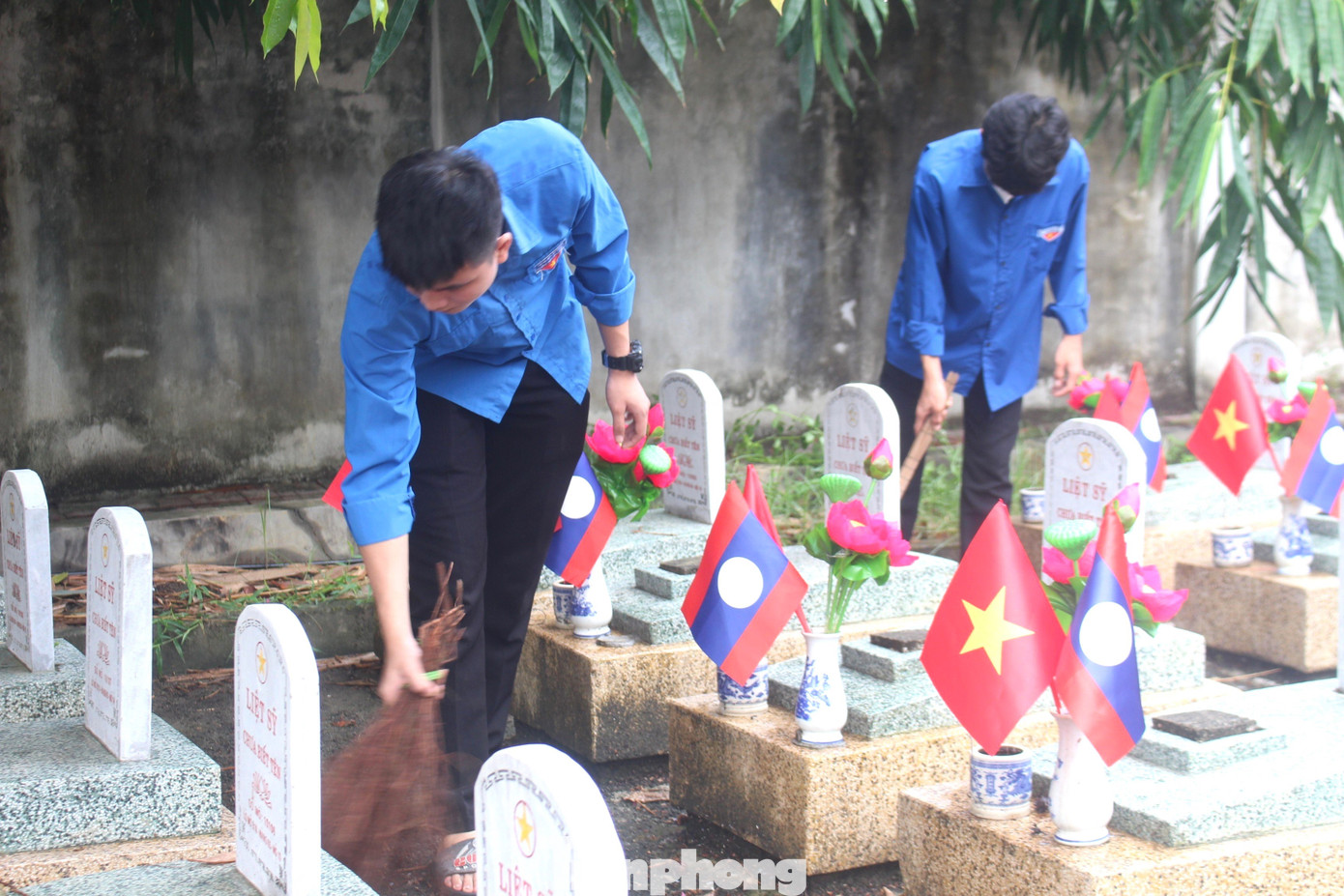 Theo Bí thư Huyện đoàn Anh Sơn, hoạt động chỉnh trang Nghĩa trang liệt sĩ quốc tế Việt Lào sẽ diễn ra trong 4 ngày từ ngày 21 – 24/7. Bên cạnh đó, Huyện đoàn còn tổ chức nhiều hoạt động tri ân các gia đình thương binh, liệt sĩ, người có công với cách mạng như tổ chức thăm hỏi, tặng quà; nấu bữa cơm tri ân;…