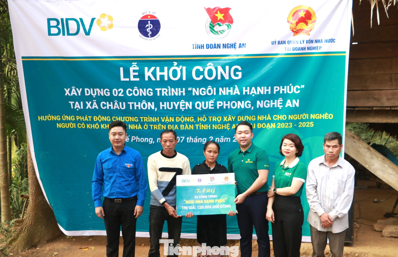 Lễ khởi công xây dựng “Ngôi nhà hạnh phúc” cho hai hộ dân ở xã Châu Thôn, huyện Quế Phong.