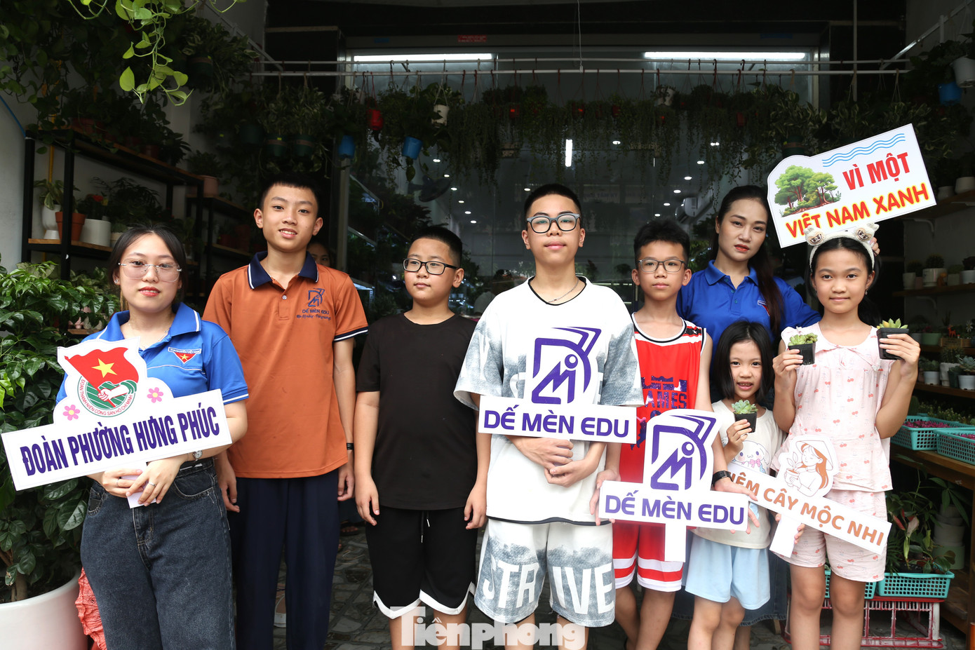 Hoạt động không chỉ góp phần nâng cao giá trị của các sản phẩm đã qua sử dụng mà còn góp phần thay đổi thói quen, nhận thức của cộng đồng về các vấn đề liên quan đến môi trường hiện nay, từ đó hình thành những thói quen, lối sống xanh. Hoạt động không chỉ góp phần nâng cao giá trị của các sản phẩm đã qua sử dụng mà còn góp phần thay đổi thói quen, nhận thức của cộng đồng về các vấn đề liên quan đến môi trường hiện nay, từ đó hình thành những thói quen, lối sống xanh.