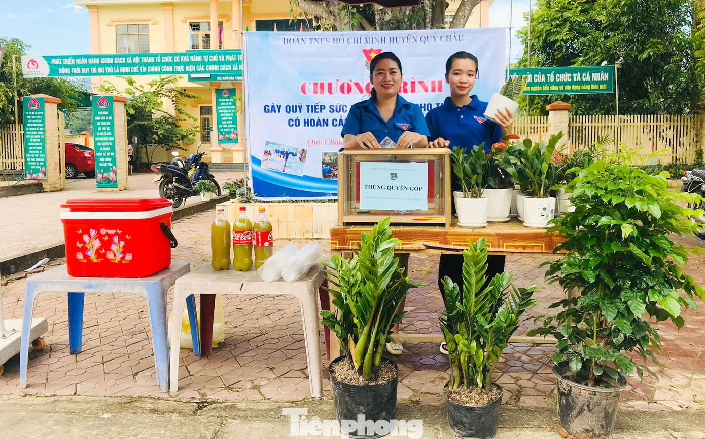 Không chỉ dừng ở việc rửa xe, Huyện Đoàn Quỳ Châu còn tổ chức các hoạt động gây quỹ ý nghĩa khác như bán nông sản gây quỹ, thu gom vỏ lon bia, chai nhựa bán gây quỹ, tổ chức các ngày công gây quỹ,...