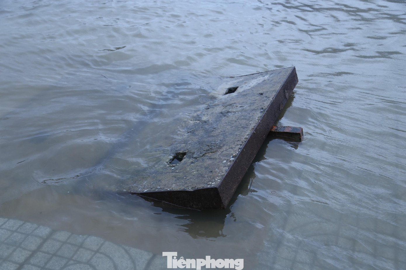 Các hố thu tiêu thoát nước chậm.