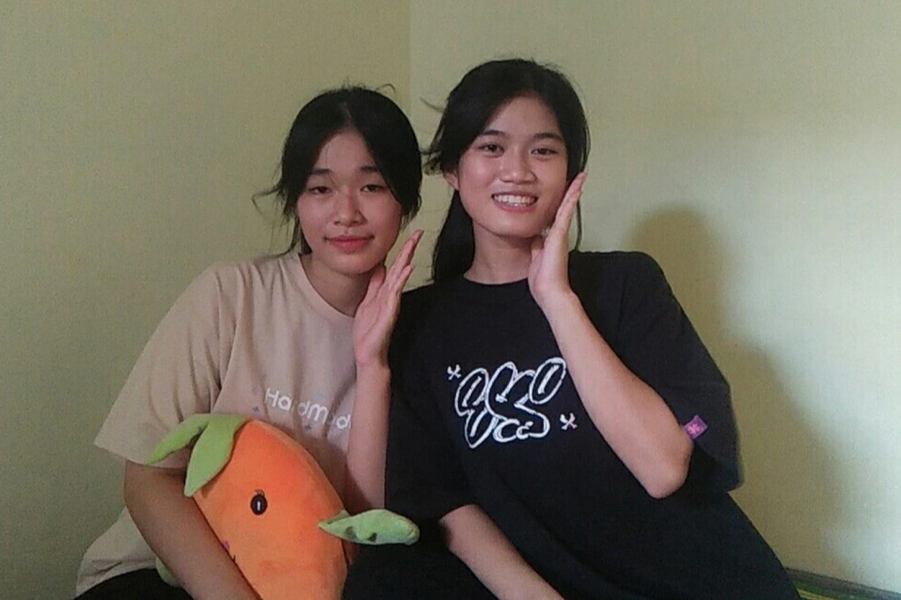 Nhung và cô bạn thân Phan Thị Huyền Vy