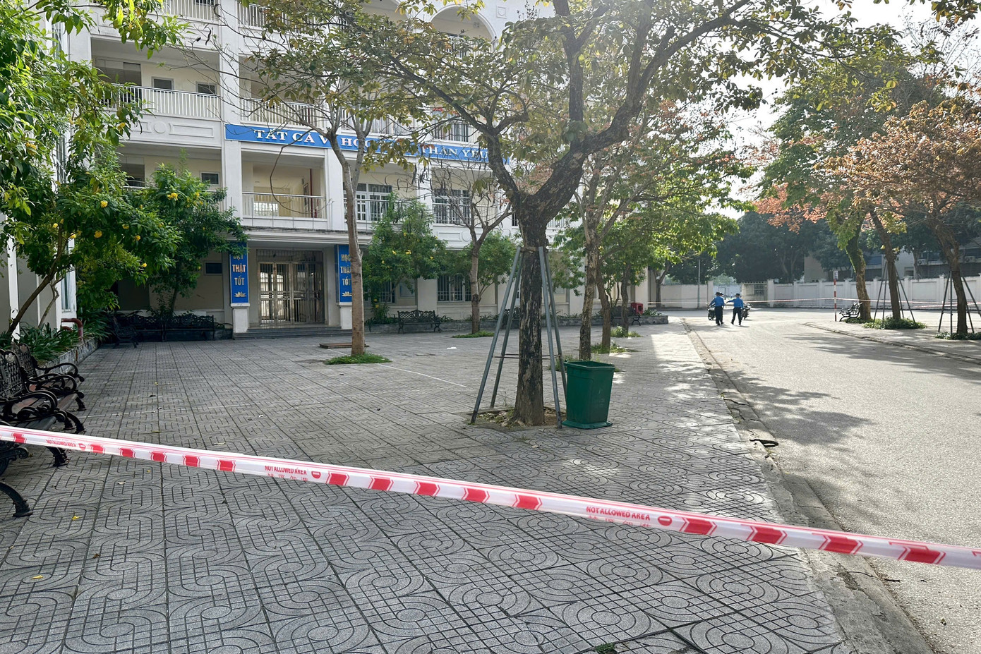 Trường phổ thông Thực hành sư phạm Đại học Vinh, nơi xảy ra sự việc rơi lan can làm 3 nữ sinh nhập viện Trường phổ thông Thực hành sư phạm Đại học Vinh, nơi xảy ra sự việc rơi lan can làm 3 nữ sinh nhập viện