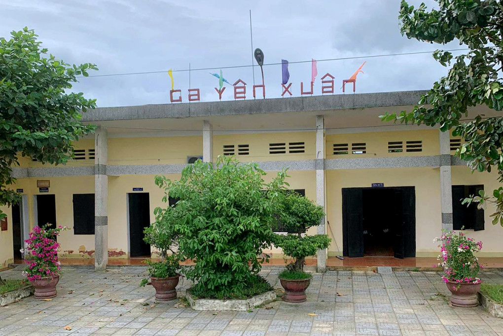 Ga Yên Xuân, huyện Hưng Nguyên, nơi Tình nhảy tàu bỏ trốn 37 năm trước. Ga Yên Xuân, huyện Hưng Nguyên, nơi Tình nhảy tàu bỏ trốn 37 năm trước.