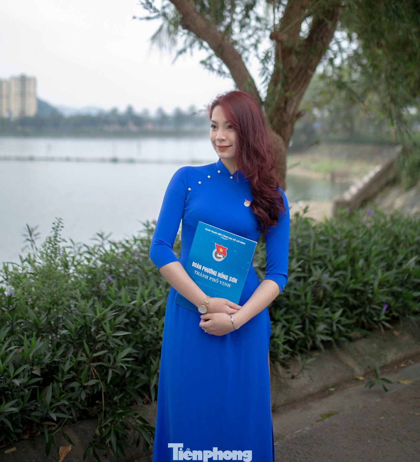 “Khi khoác lên mình tà áo dài duyên dáng, mỗi đoàn viên thanh niên đều thêm yêu và tự hào với trang phục truyền thống của dân tộc. Tôi thấy áo dài đẹp mọi thời đại và phù hợp với từng vóc dáng, nếu biết cách chọn lựa càng tôn thêm vẻ đẹp của người mặc”, chị Lý Hà My, Phó Bí thư Chi đoàn khối 10, phường Hồng Sơn, TP Vinh, Nghệ An cho hay.