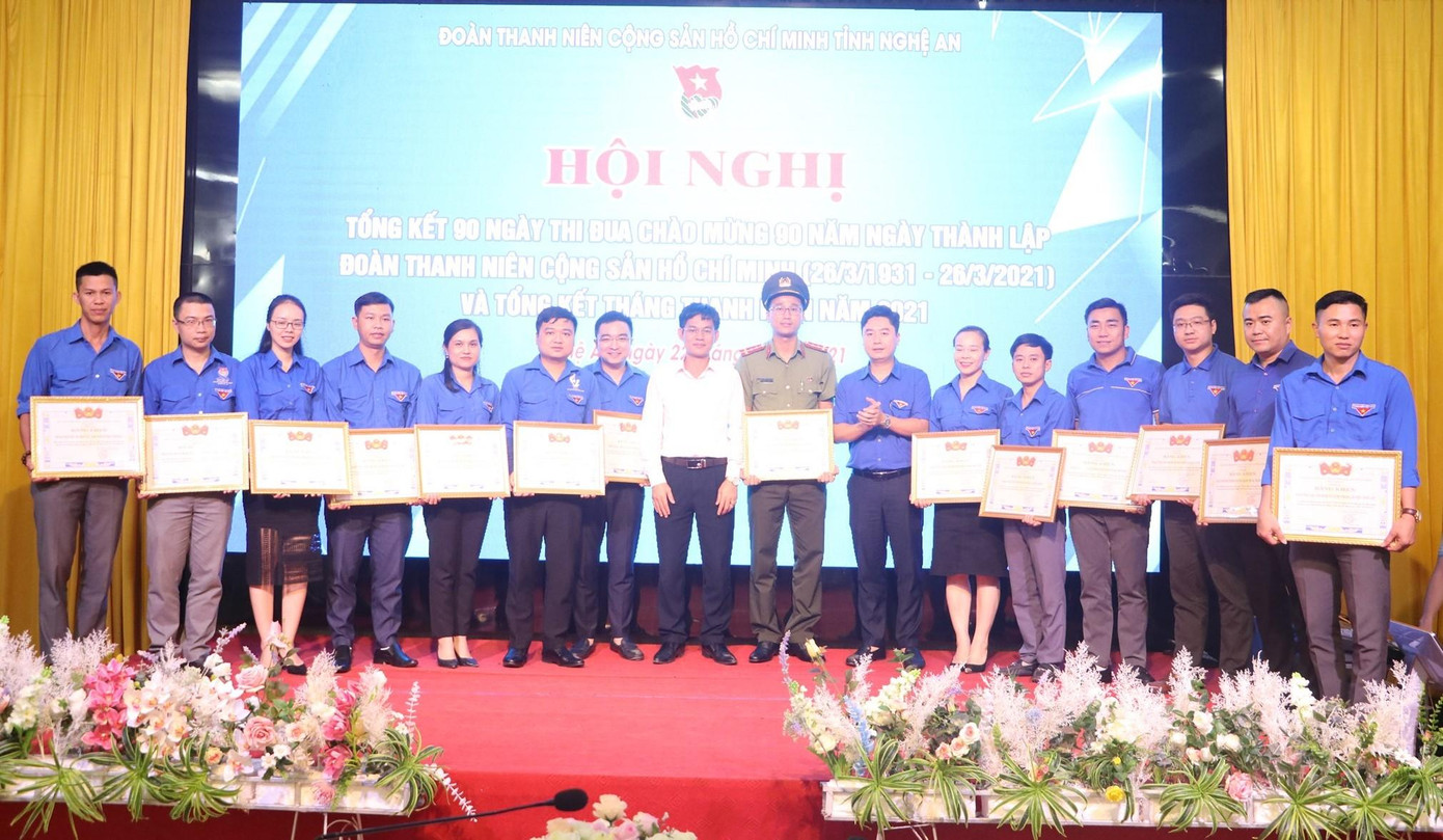 Tặng Bằng khen của Ban Chấp hành Tỉnh đoàn Nghệ An cho 49 tập thể và cho 29 cá nhân vì “Đã có thành tích xuất sắc trong đợt phát động 90 ngày thi đua chào mừng 90 năm ngày thành lập Đoàn TNCS Hồ Chí Minh (26/3/1931 - 26/3/2021).