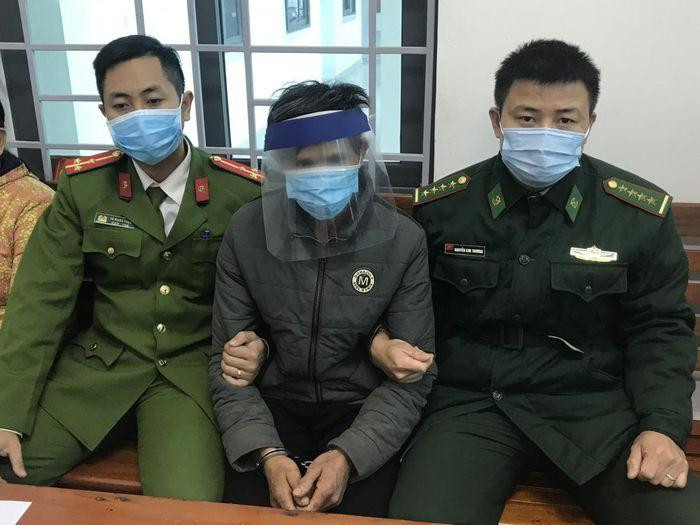 Đối tượng Trần Văn Lê tại cơ quan công an Đối tượng Trần Văn Lê tại cơ quan công an