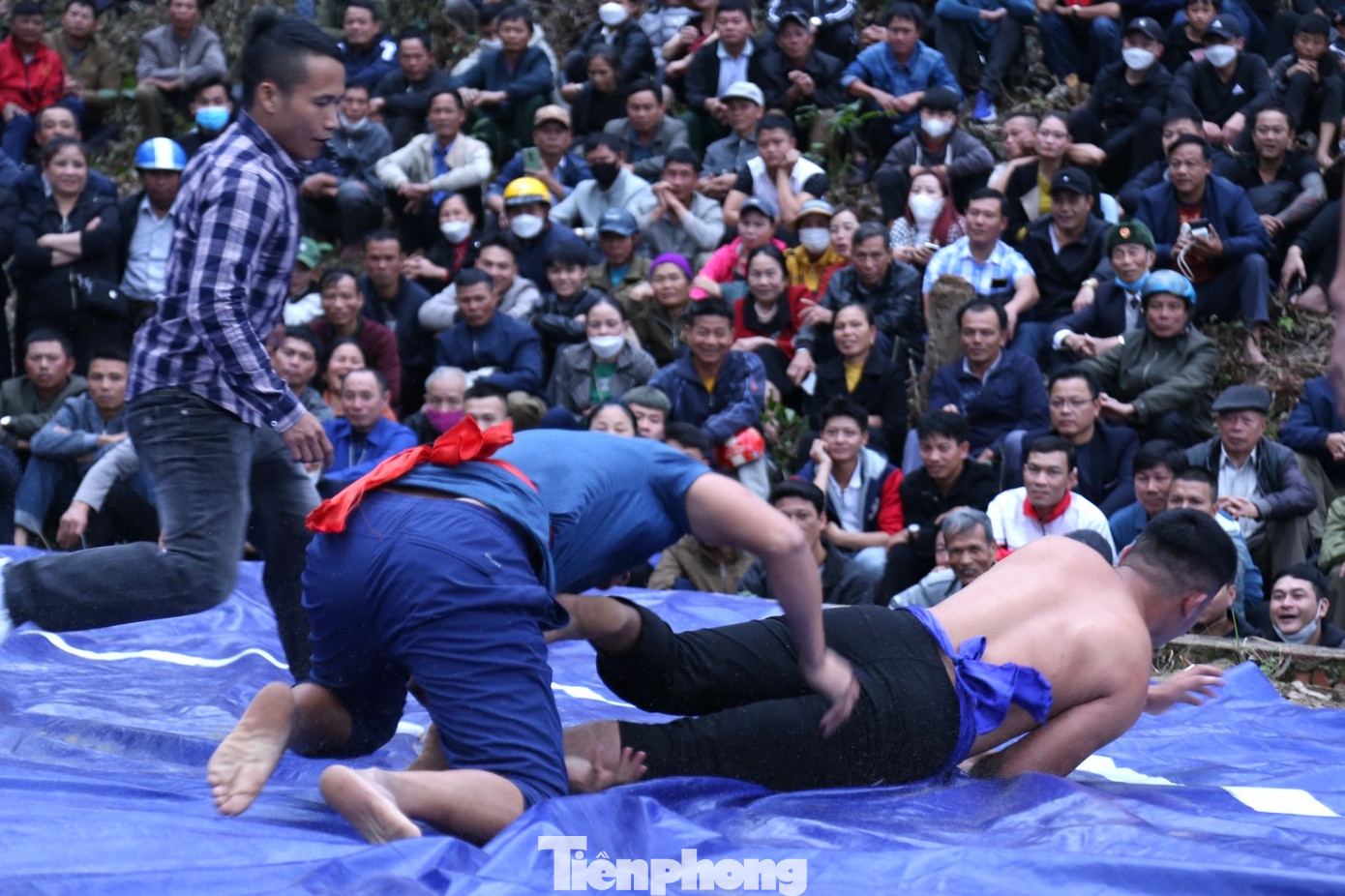 Để dành phần thắng, các đô vật không chỉ phải có sức khỏe dẻo dai, kỹ thuật nhuần nhuyễn mà còn phải bình tĩnh, tự tin.