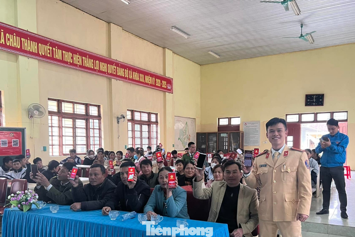 Tuyên truyền, hướng dẫn, hỗ trợ người dân đăng ký và sử dụng dịch vụ công trực tuyến.