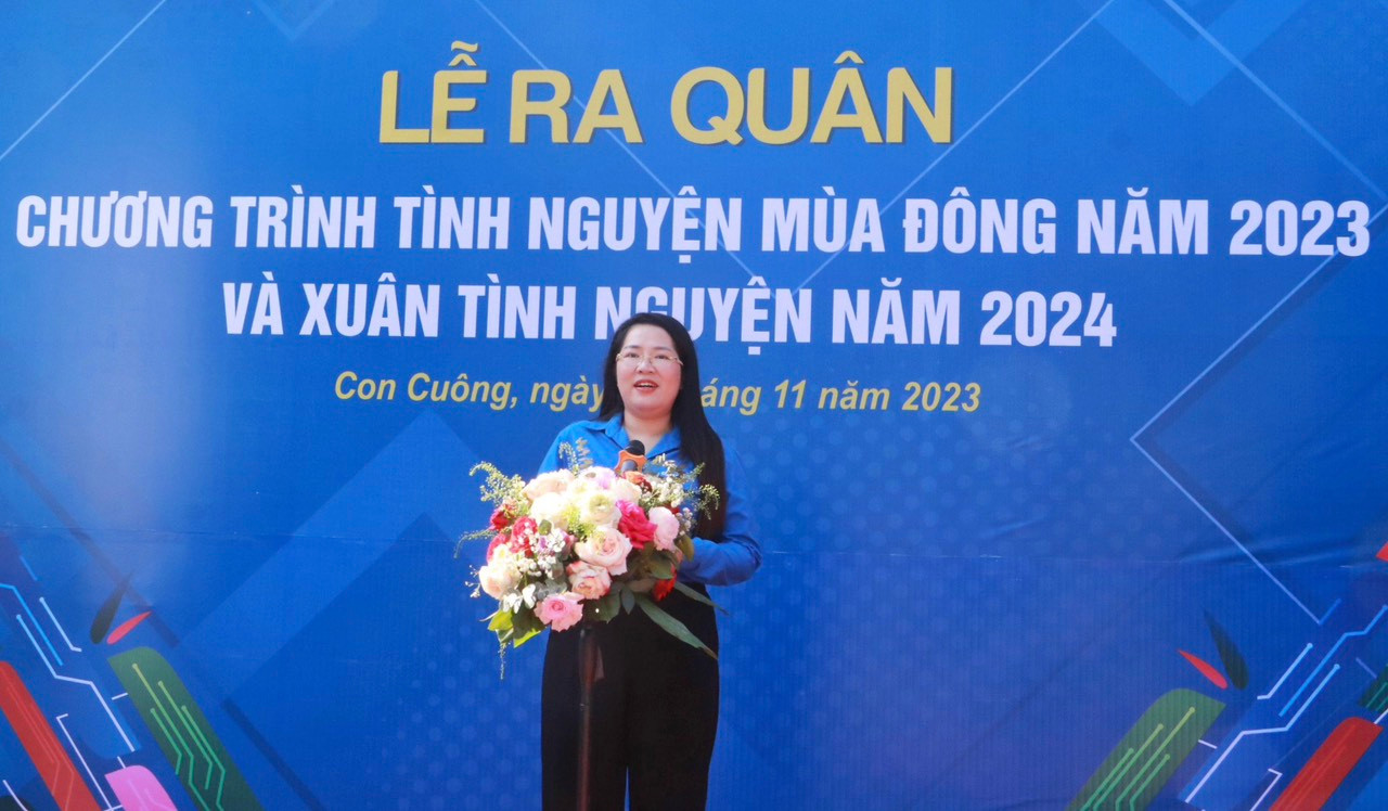 Chị Nguyễn Thị Phương Thúy – Phó Bí thư Tỉnh Đoàn, Chủ tịch Hội Liên hiệp thanh niên tỉnh Nghệ An phát biểu tại Lễ ra quân. Chị Nguyễn Thị Phương Thúy – Phó Bí thư Tỉnh Đoàn, Chủ tịch Hội Liên hiệp thanh niên tỉnh Nghệ An phát biểu tại Lễ ra quân.