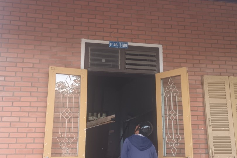 Lớp 11A9, Trường THPT Hermann Gmeiner, nơi xảy ra vụ sập trần gỗ phòng học. Lớp 11A9, Trường THPT Hermann Gmeiner, nơi xảy ra vụ sập trần gỗ phòng học.