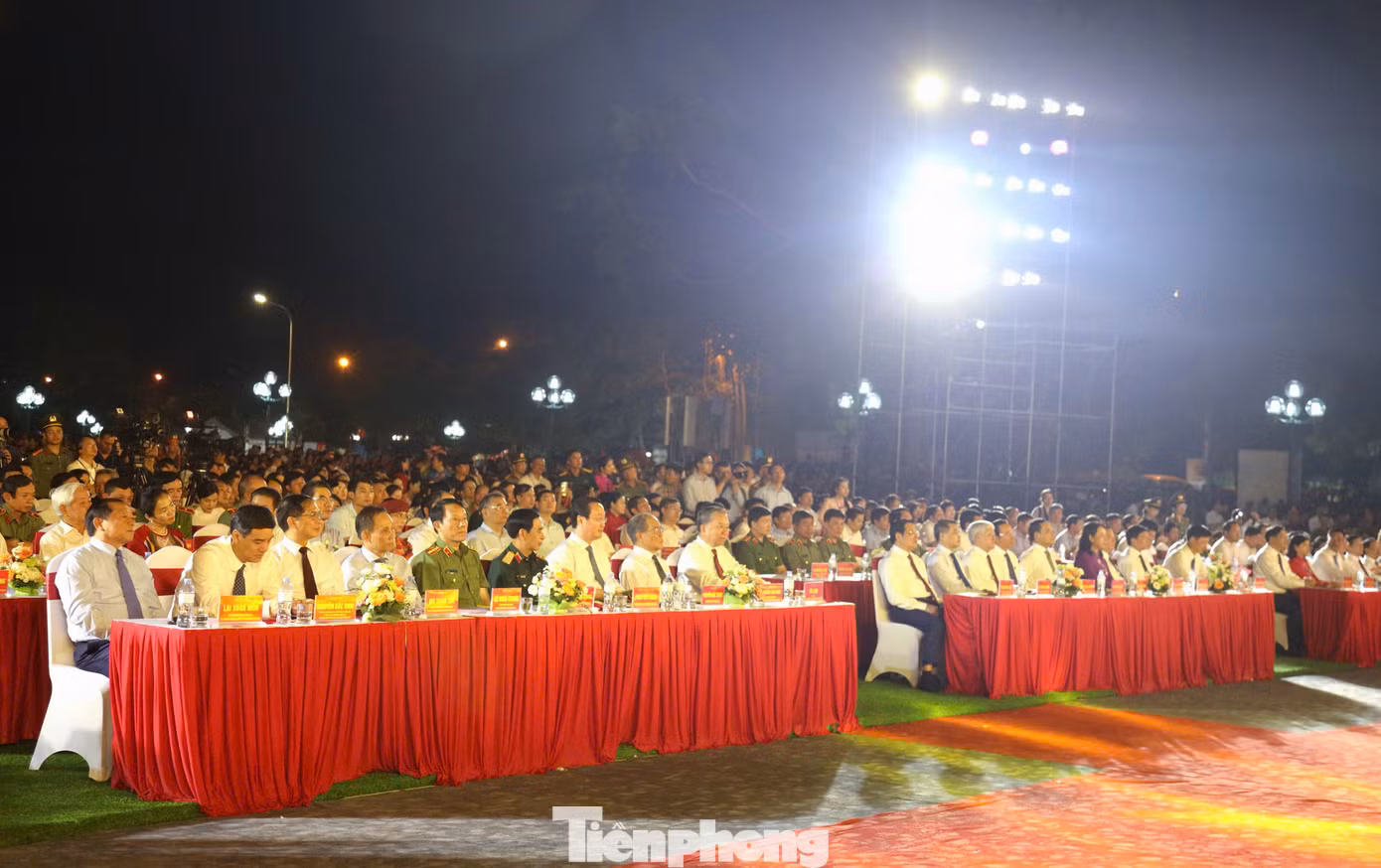 Các đại biểu dự khai mạc Lễ hội Làng Sen năm 2025