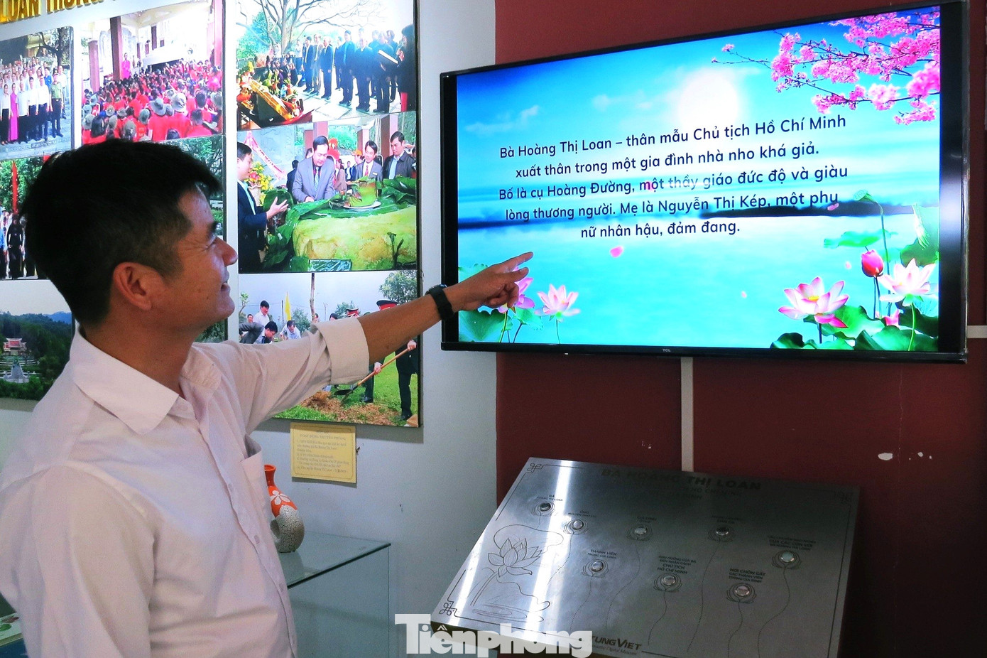 Chỉ với những nút bấm trên màn hình cảm ứng, tất cả thông tin về bà Hoàng Thị Loan đều được hiện lên rõ ràng, ngắn gọn.