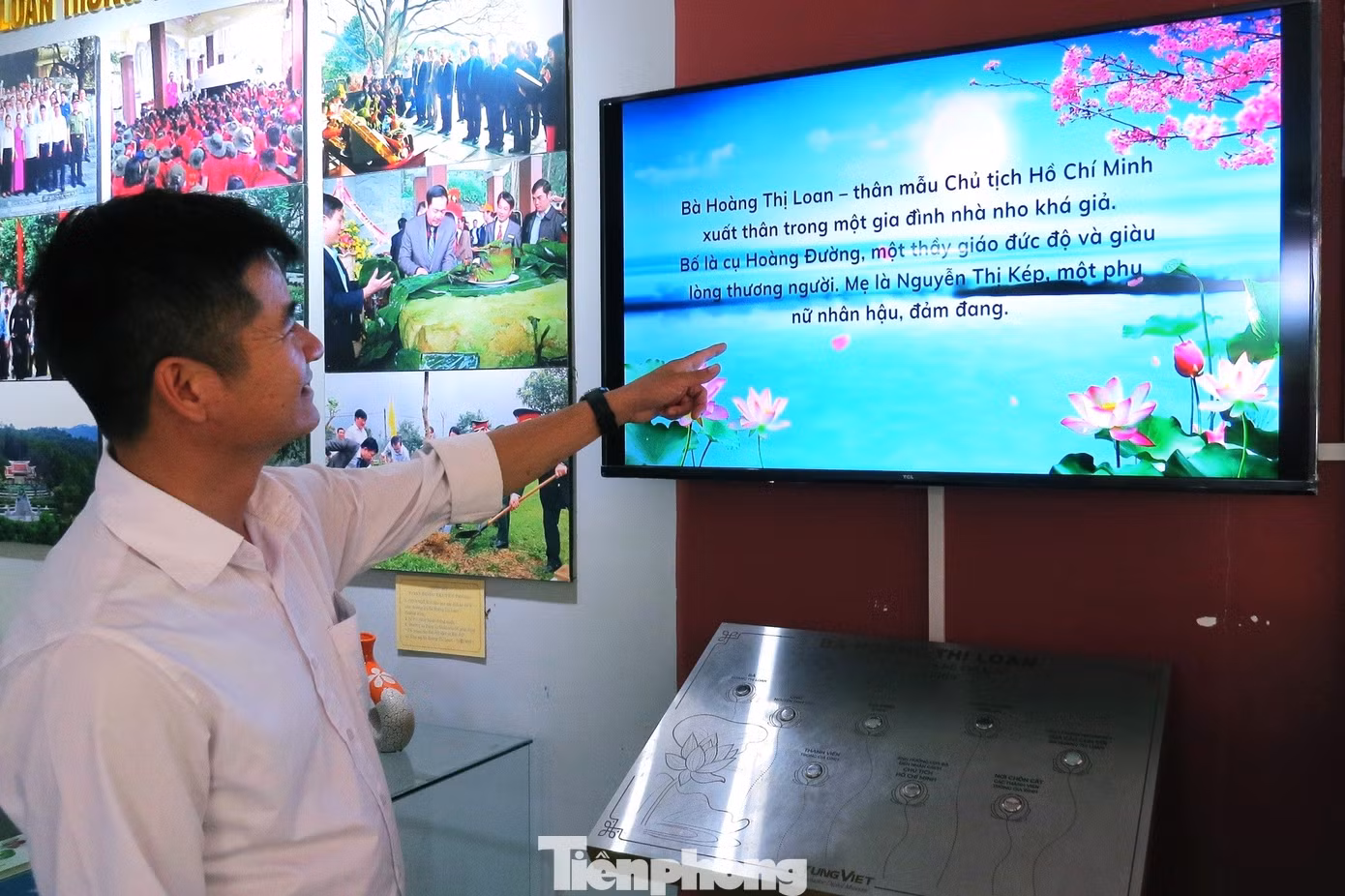 Chỉ với những nút bấm trên màn hình cảm ứng, tất cả thông tin về bà Hoàng Thị Loan đều được hiện lên rõ ràng, ngắn gọn.
