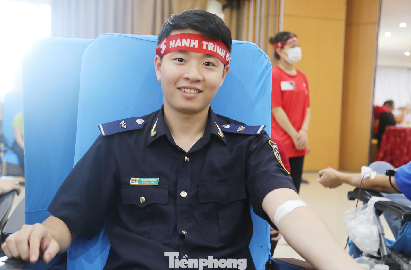 Cán bộ Cục Hải quan Nghệ An tham gia hiến máu Cán bộ Cục Hải quan Nghệ An tham gia hiến máu