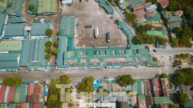 Chợ đầu mối phường Hồng Sơn, TP Vinh nhìn từ trên cao. Đến sáng 24/6, Nghệ An ghi nhận 43 trường hợp dương tính với SARS-CoV-2.