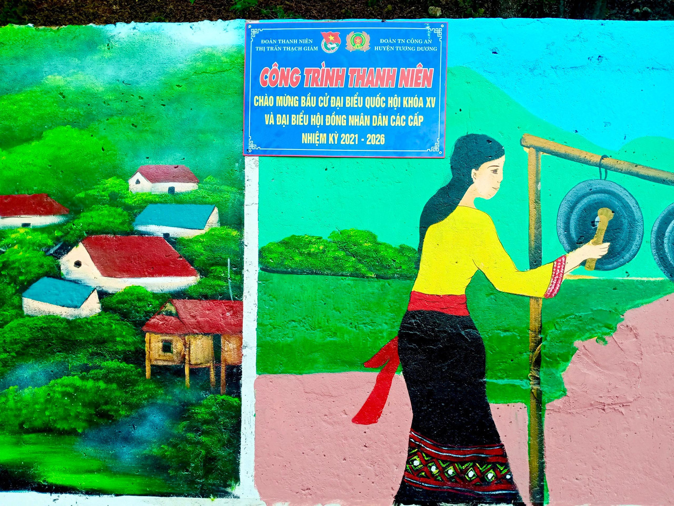 Chị Lô Thị Lan, Bí thư Đoàn thị trấn Thạch Giám cho biết: “Để có kinh phí triển khai hoạt động này, Đoàn thanh niên thị trấn và Công an huyện Tương Dương trích một phần kinh phí hoạt động đoàn. Số còn lại là quyên góp sự ủng hộ của các cá nhân, tổ chức trên địa bàn. Hoạt động thể hiện vai trò xung kích của tuổi trẻ”.