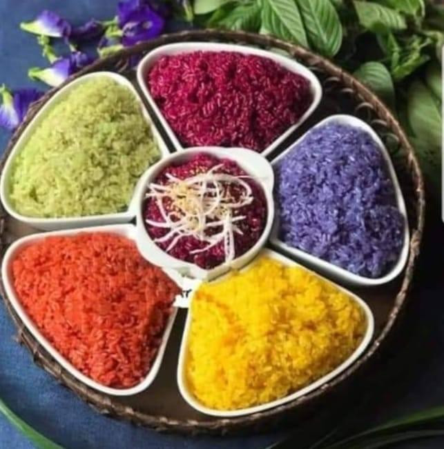 Mâm xôi ngũ sắc trông rất bắt mắt Mâm xôi ngũ sắc trông rất bắt mắt