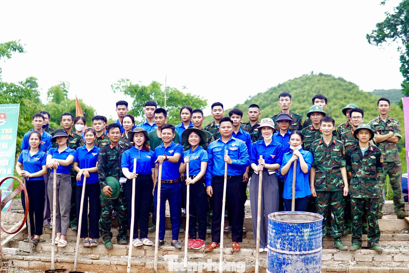 Nằm trong chuỗi các hoạt động Tình nguyện Hè năm 2023, Ban Thường vụ Thị đoàn Thái Hòa, Nghệ An phối hợp với Xưởng 265 Cục Quân khí, Tổng cục kỹ thuật đã tạo mặt bằng, đổ bê tông sân khấu nhà văn hóa xóm 5 với diện tích khoảng 120m2 và san nền sân vận động khoảng 400 - 500m2.