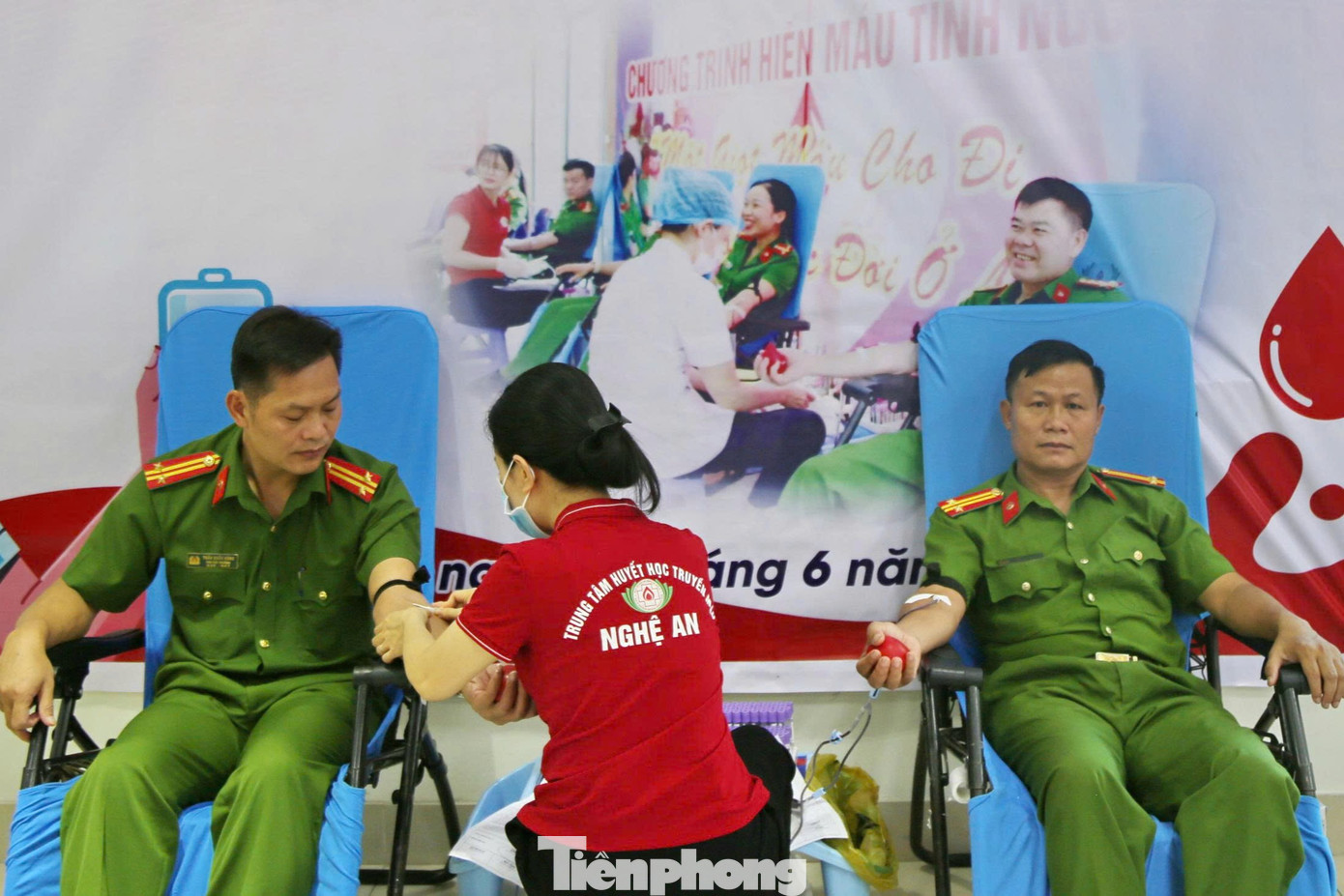 Tại buổi hiến máu, Ban tổ chức đã tiếp nhận gần 110 đơn vị máu. Toàn bộ lượng máu thu được sẽ được chuyển về Trung tâm Huyết học và Truyền máu Nghệ An, bổ sung vào ngân hàng máu đang khan hiếm, phục vụ kịp thời cho công tác cấp cứu, điều trị người bệnh tại các cơ sở y tế trong tỉnh.