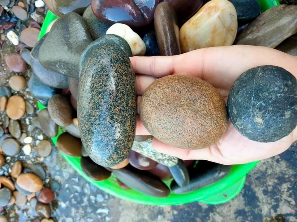 Đá được rửa sạch sẵn sàng cho công đoạn chế tác.